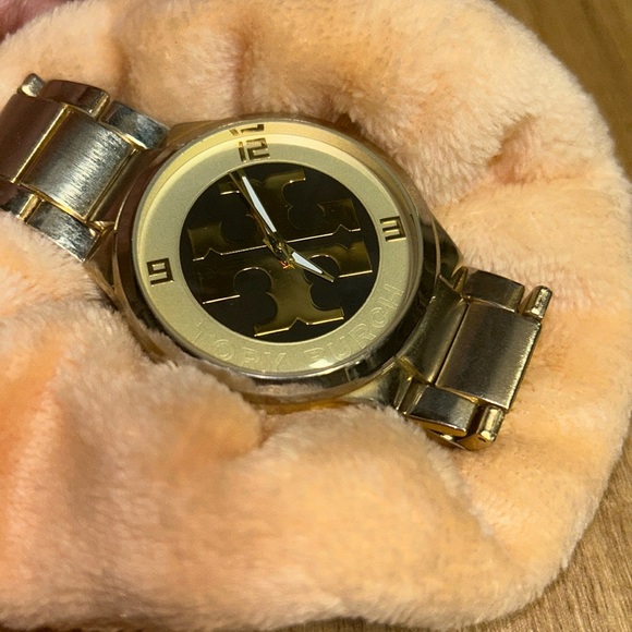 One of a kind gold Tory Burch watch! - Picture 3 of 3